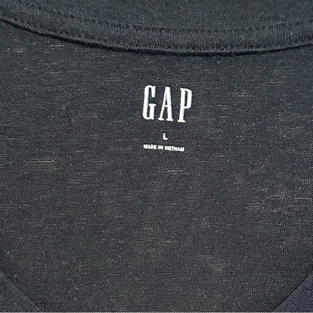 GAP black short sleeved v-neck T-shirt size Large - Picture 3 of 5
